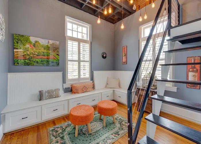 Holiday home Downtown W/ Private Library! *