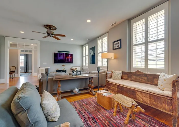 Downtown W/ Private Library! Holiday home Winston-Salem