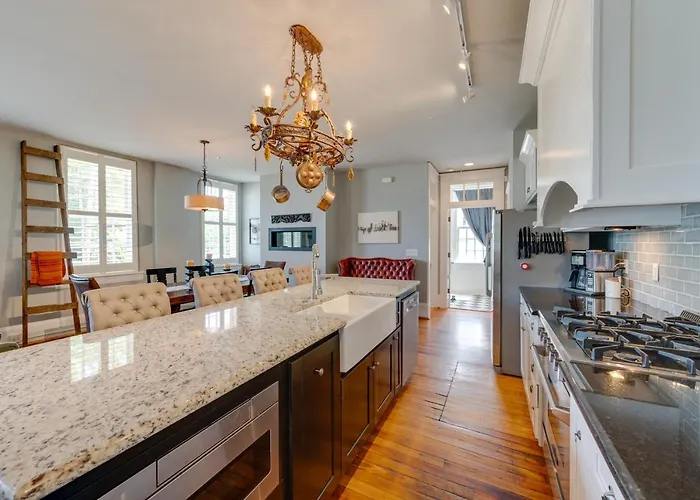 Downtown W/ Private Library! Holiday home *