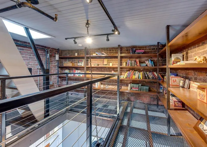 Downtown W/ Private Library! * Winston-Salem