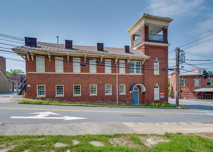 Holiday home Downtown W/ Private Library! *