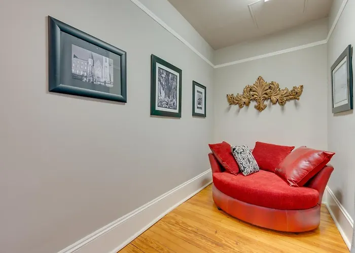 Holiday home Downtown W/ Private Library! *