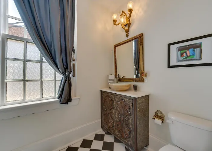 Downtown W/ Private Library! Holiday home Winston-Salem